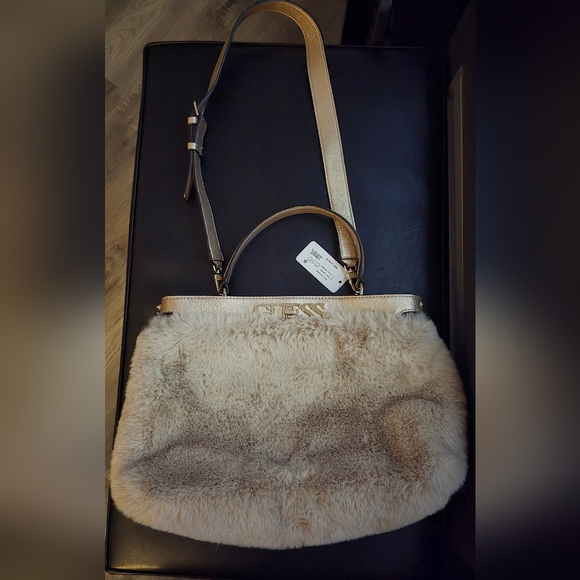 Guess Reagan Satchel - Picture 4 of 4